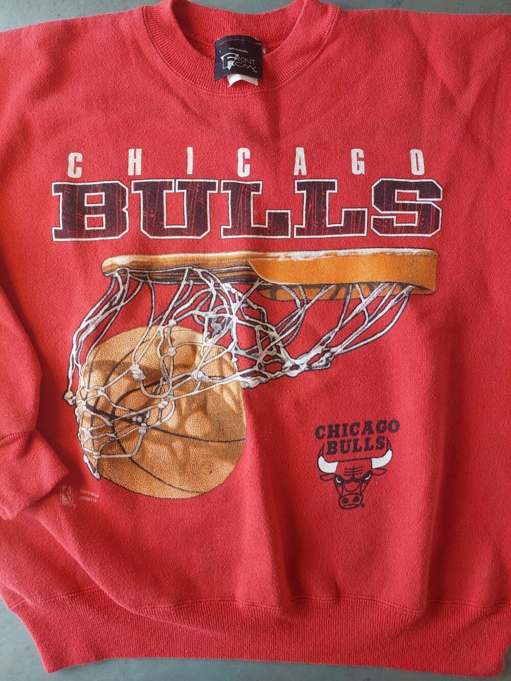 VTG 1990’s Chicago Bulls NBA Basketball Red Pullover Crewneck Team Front Row L